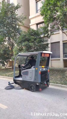 BETVICTOR伟德电竞在线客服驾驶式扫地机