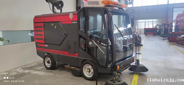 怎样选择扫地车厂家小型扫地车