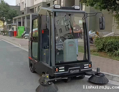 永飞物业使用BETVICTOR伟德电竞在线客服扫地机提高清洁效率