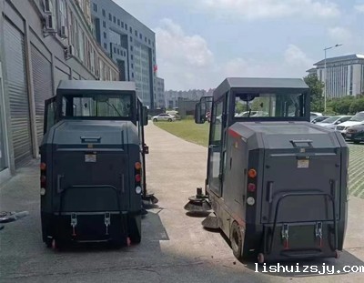 扫地车的出现解决了城市卫生清洁难题