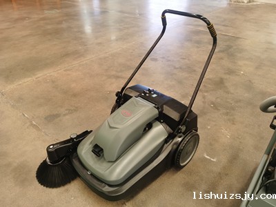 手推式扫地机使用时扬尘很严重怎么办