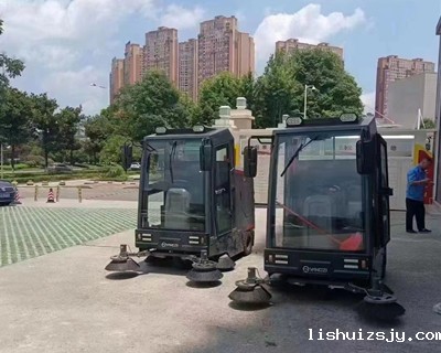 工厂车间应该选择什么样的扫地机