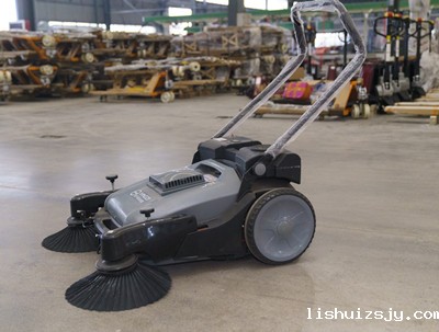 选择手推式扫地机时需要注意哪些问题