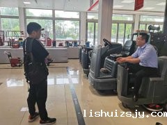 道路清洁革新，从BETVICTOR伟德电竞在线客服扫地车开始