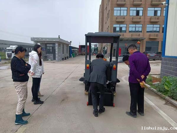 电动扫地车实用吗