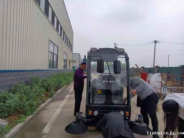 下雨天扫地车可以正常使用吗