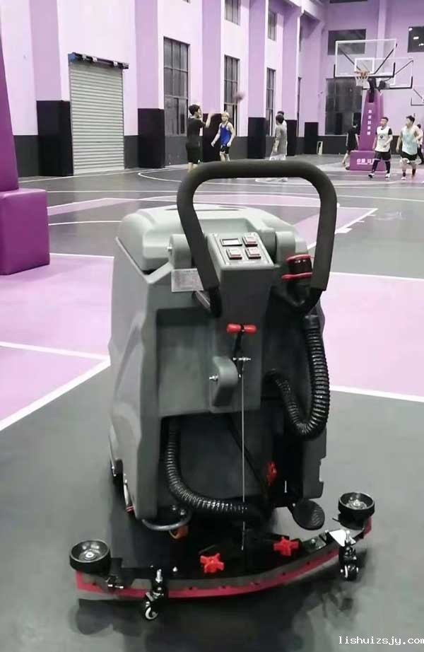 运动馆塑胶用上BETVICTOR伟德电竞在线客服电动洗地车