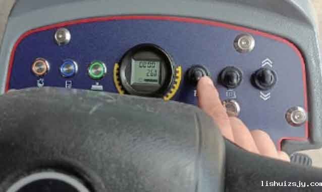 启动机器第二步