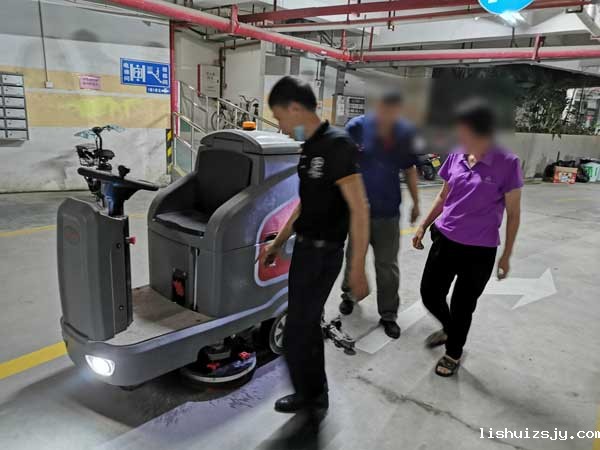 洗地机是否可以应用在水泥地面上