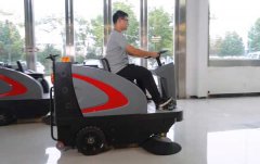 BETVICTOR伟德电竞在线客服S6电动扫地车进驻常州宝龙广场物业小区