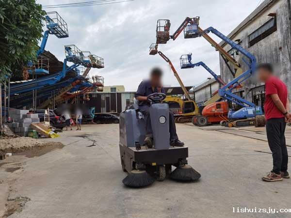 浙江台州某机械厂采购S4电动扫地机