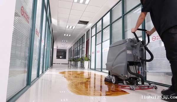 洗地机的使用和操作