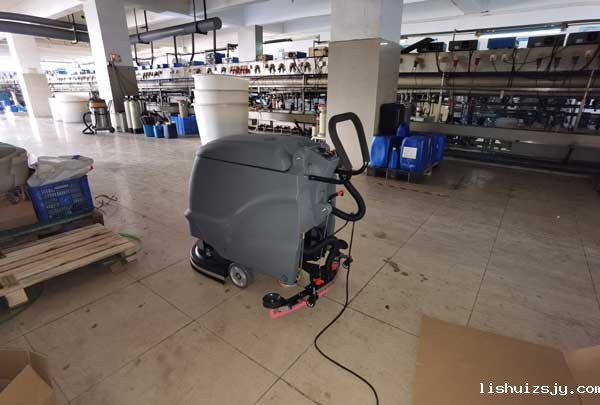 电动扫地车和洗地机有什么区别
